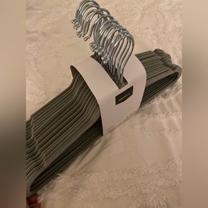 Set of 15 velvet hangers